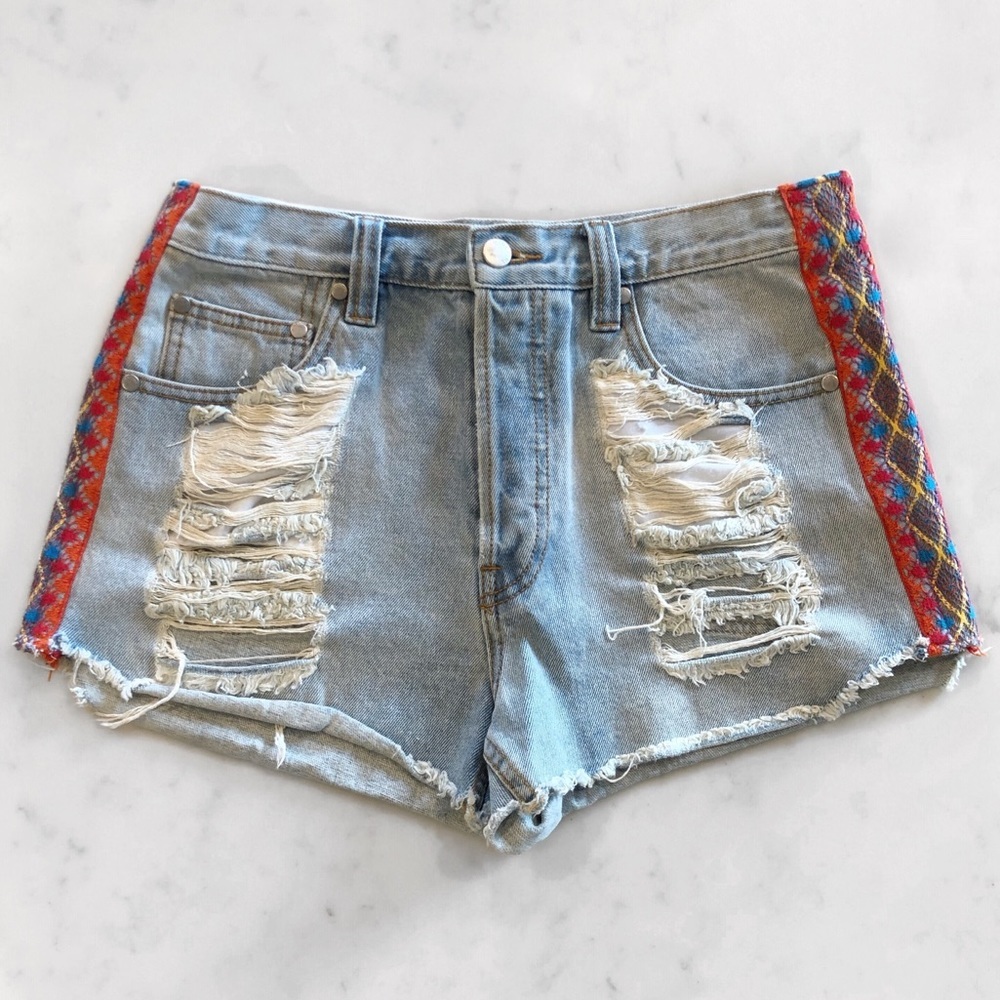 MINKPINK Embroidered Side Seam Ripped Denim Shorts Large